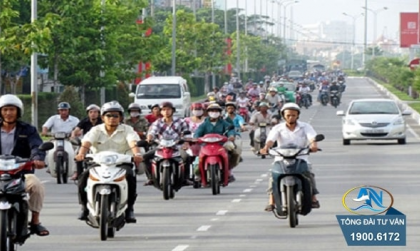 Mức phạt xe máy đi chậm mà  không đi bên phải phần đường xe chạy